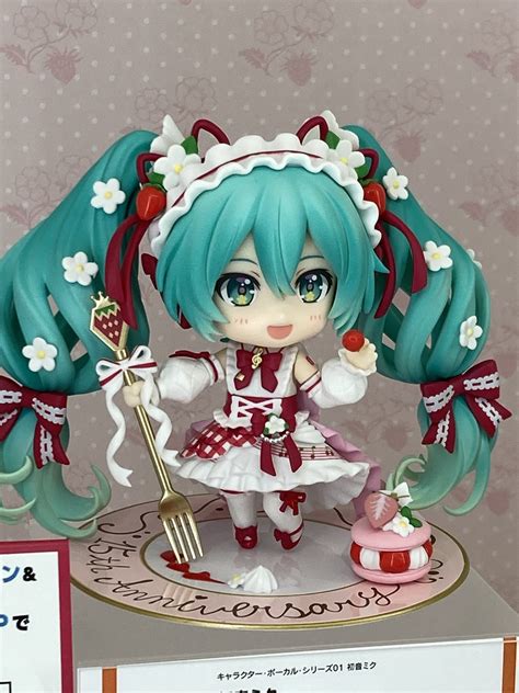 She comes with three face plates incuding an energetic. . Strawberry miku nendoroid